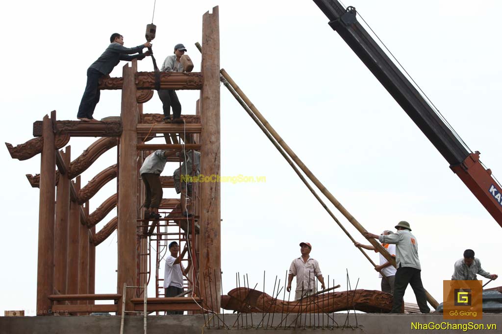 Ngôi Nhà Gỗ Truyền Thống với chạm khắc dân gian độc đáo tại Thành phố Hồ Chí Minh