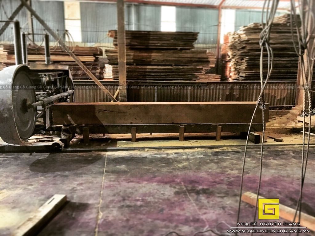 image Thi Công Nhà Thờ Gỗ Lim Lào, Đan Phượng, Cột dài >7m