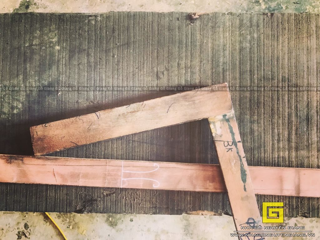 image Thi Công Nhà Thờ Gỗ Lim Lào, Đan Phượng, Cột dài >7m