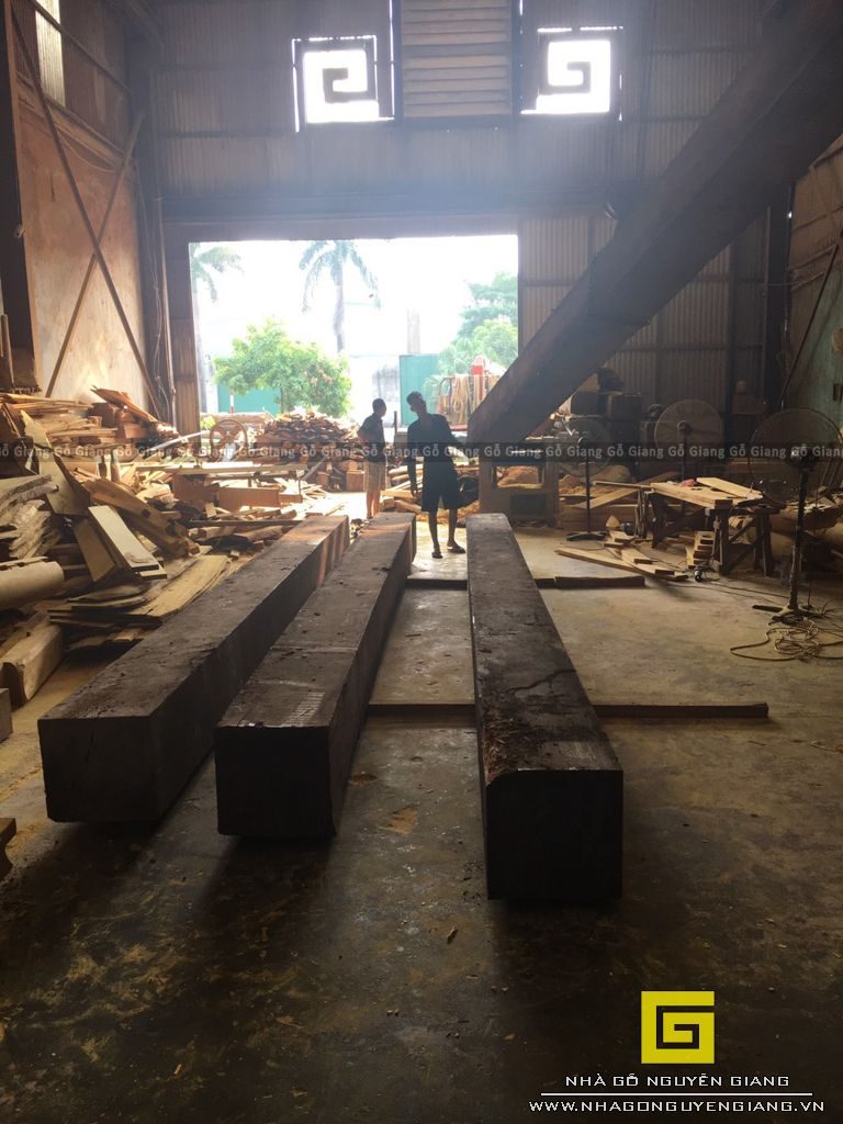 image Thi Công Nhà Thờ Gỗ Lim Lào, Đan Phượng, Cột dài >7m