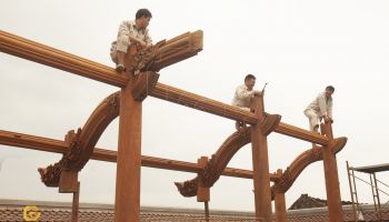 Buổi lắp dựng đầu tiên của công trình nhà gỗ 3 gian 2 chái tại Quế Võ, Bắc Ninh