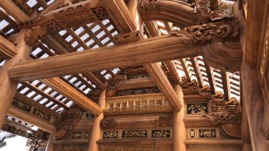 Nhà ba gian truyền thống của người Việt có đặc điểm gì?