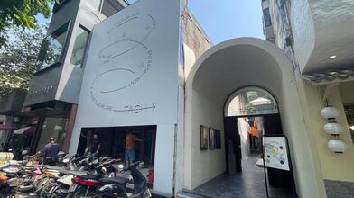 Quán Cafe trong lòng phố cổ - Kiến trúc gỗ trên phố Hà Nội